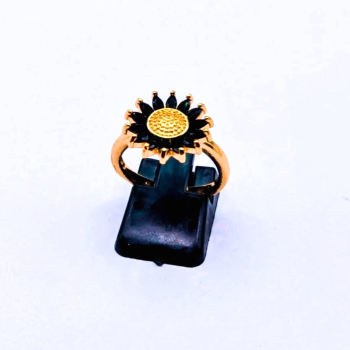 1 Golkd plated Ring For Women  Perfect For Casual & party Wear