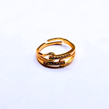 1 Golkd plated Ring For Women  Perfect For Casual & party Wear